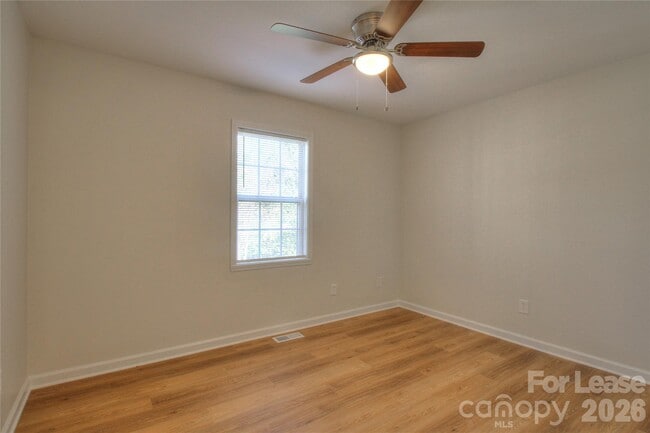 Building Photo - 608 Anne Ave