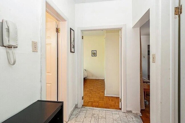 Building Photo - 42 Van Wagenen Ave