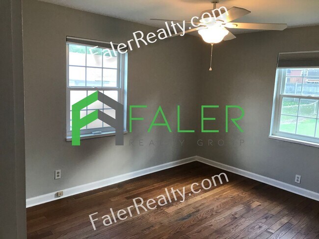 Building Photo - Check out this Charmer!