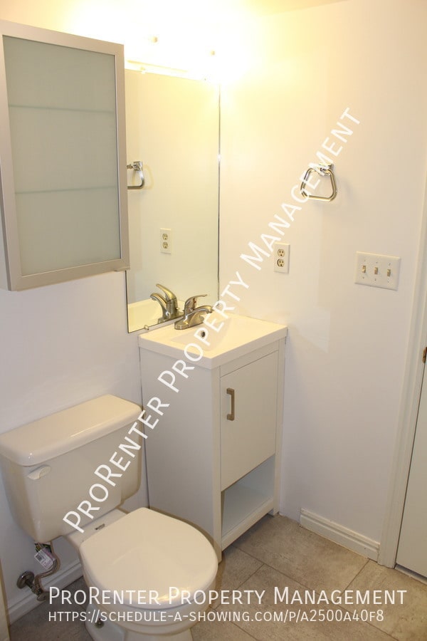 Building Photo - 523 Applewood Dr