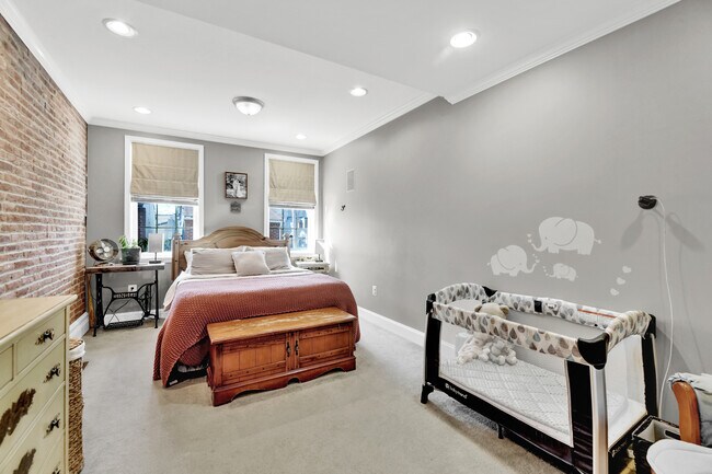 Building Photo - 307 S Chapel St