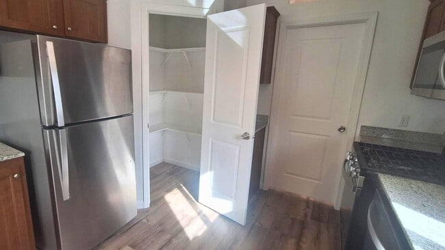 Building Photo - 543 N Lamb Blvd