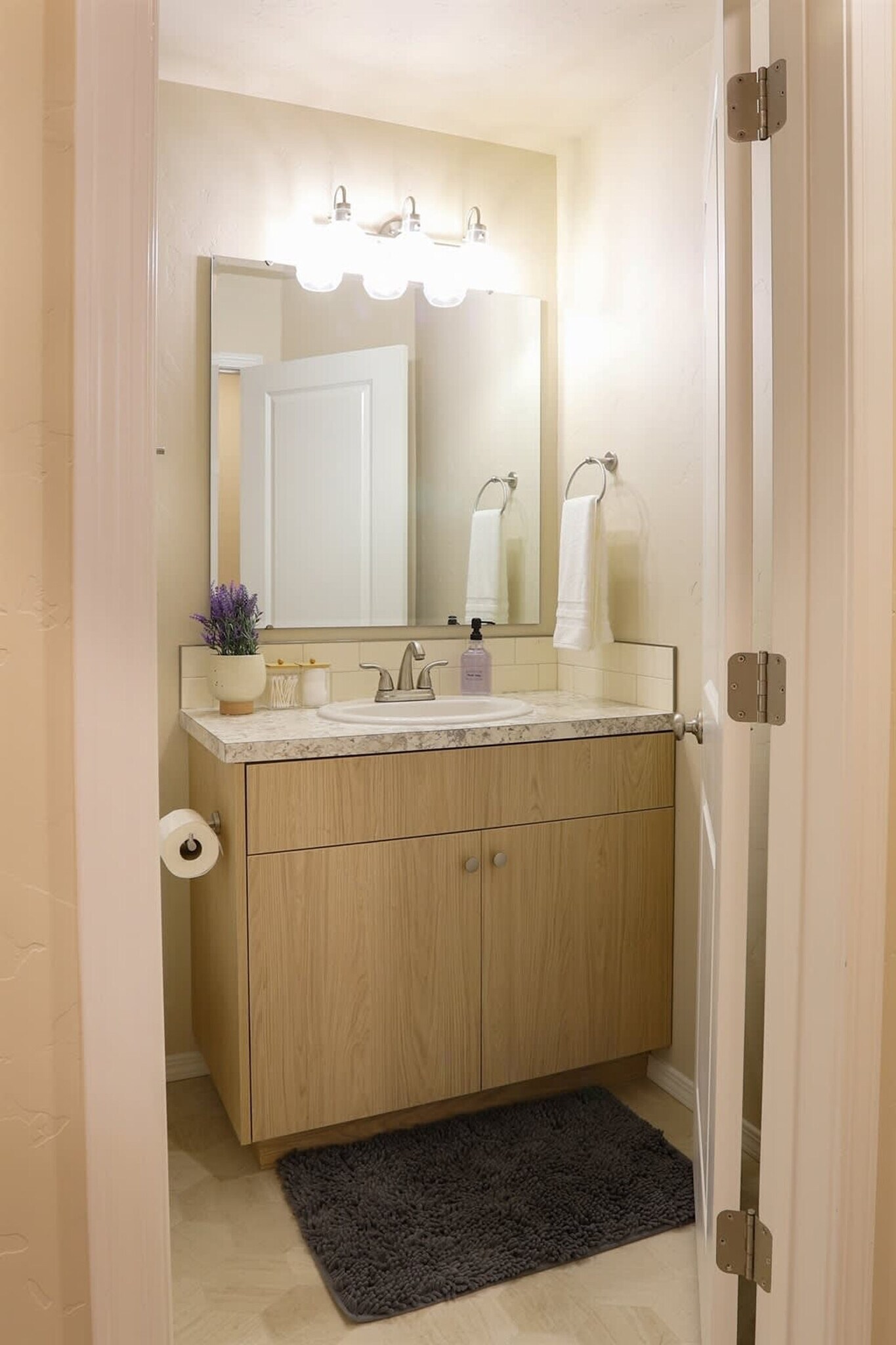 Building Photo - 609 N Kimball Ave