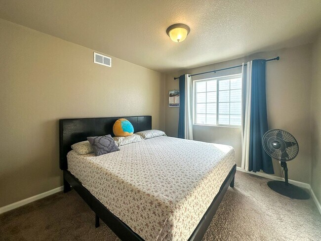 Building Photo - Grand 6bd 4ba Crystal Valley home with an in-law suite!!!