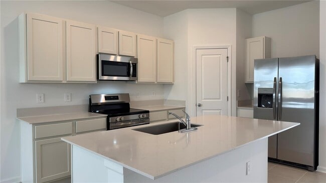 Building Photo - 325 Sol Vis Dr