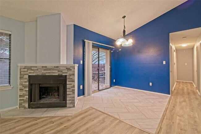 Building Photo - 1007 Markham Ln