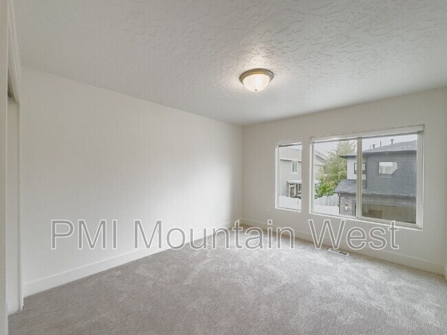 Building Photo - 331 S 680 W