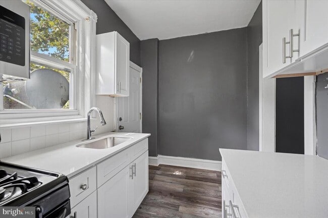 Building Photo - 1618 S 56th St