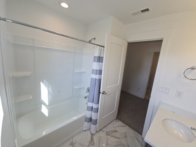 Building Photo - 754 E 950 N