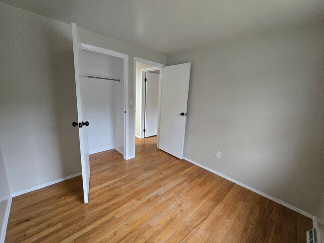 Building Photo - Beautiful 3 Bedroom Split Entry - Plum School District - AVAILABLE NOW