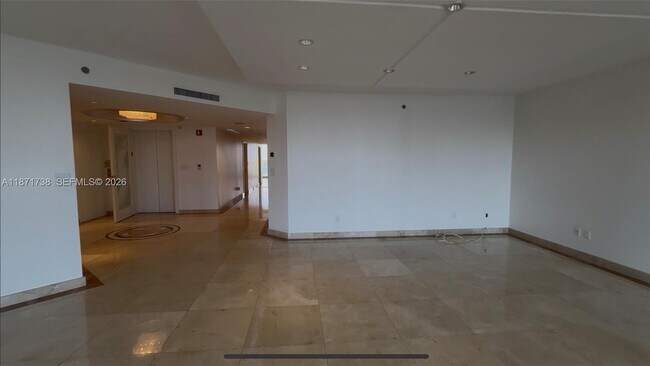 Building Photo - 2600 Island Blvd