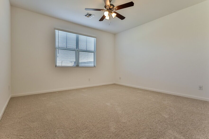 Building Photo - 11008 W Parkway Dr