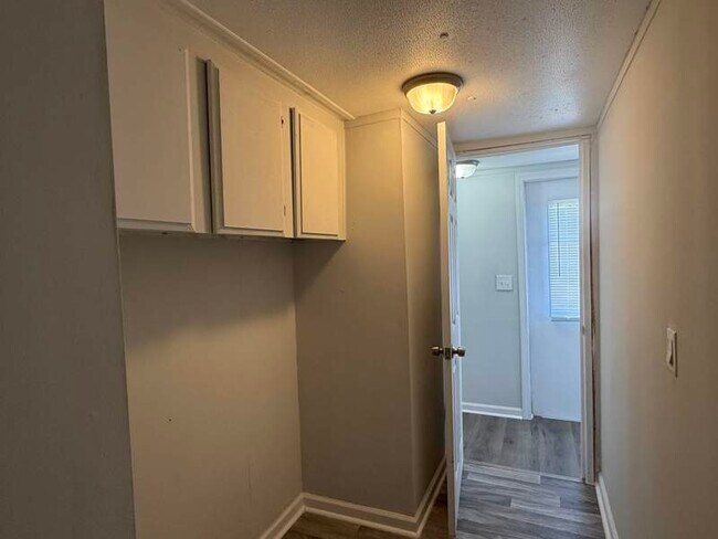 Building Photo - 107 Gouge Dr