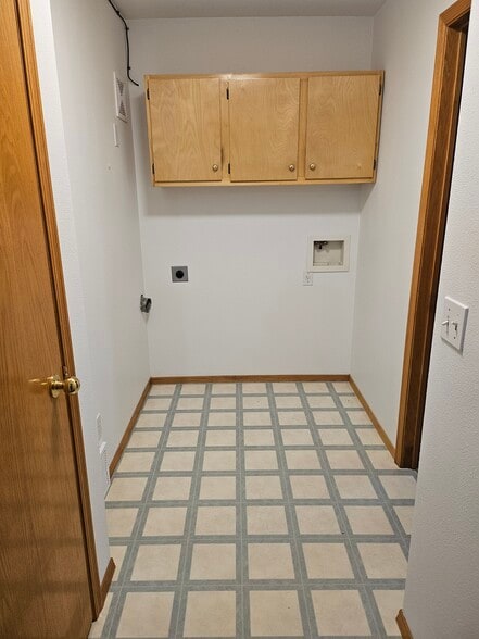 Building Photo - 1726 Lake Elmo Dr