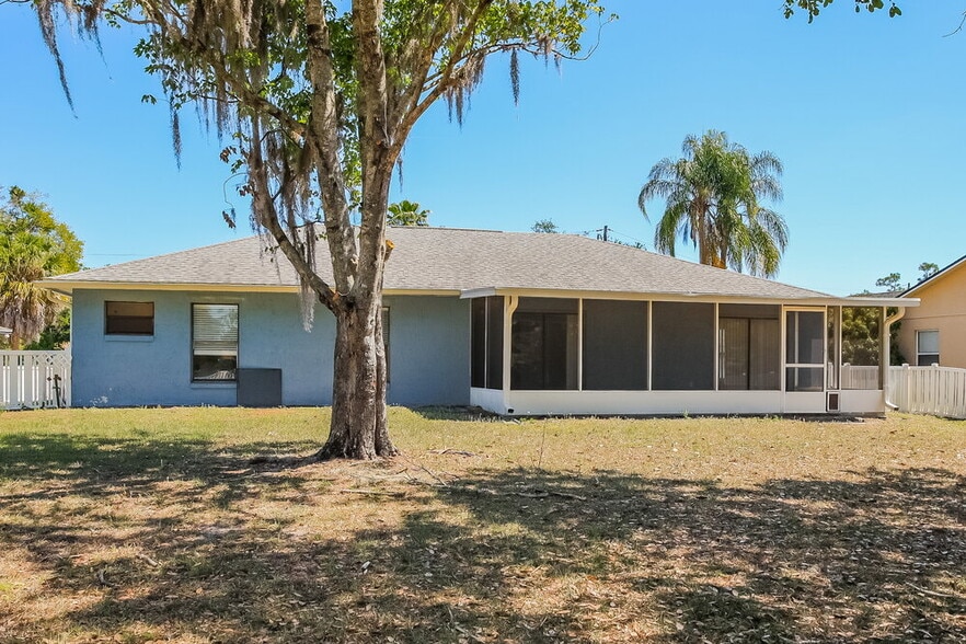 Building Photo - 518 Carlsbad Dr