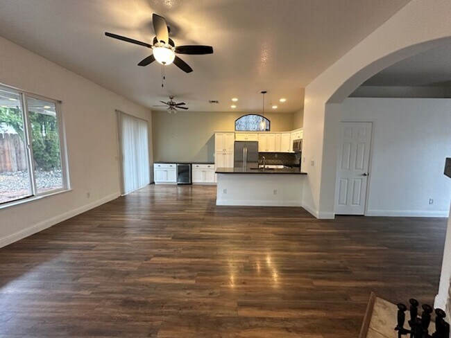 Building Photo - 888 Browning Cir