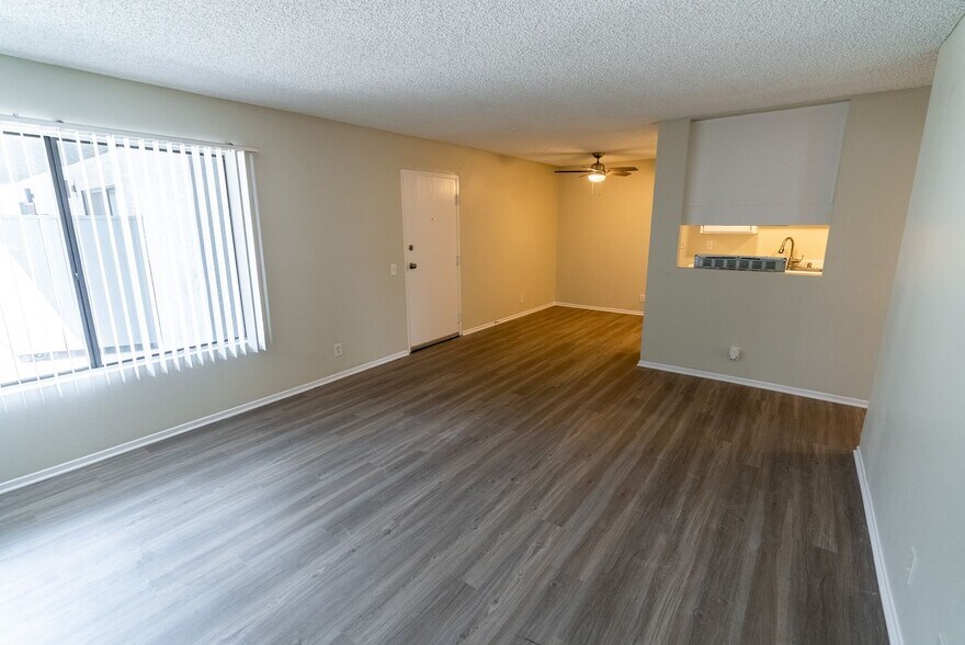 Interior Photo - 17211 Chatsworth Street