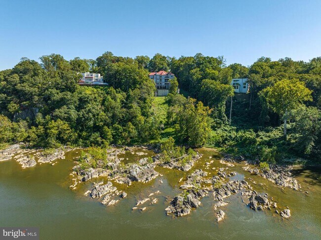 Building Photo - 612 Rivercrest Dr