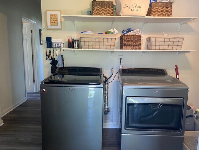 Building Photo - Pleasanton, Charming Downtown Living, Walk to Main St. 3 bed / 1 bath – Large Yard! Great schools