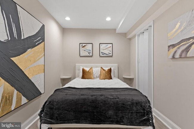 Building Photo - 2219 E Chase St