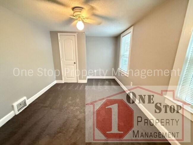 Building Photo - Beautiful 4 Bedroom 3 Bathroom Home in Kan...