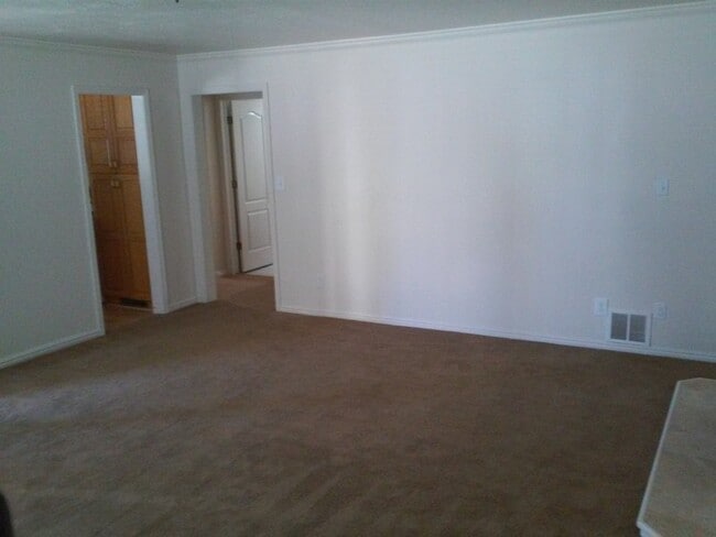 Building Photo - 11 Rose Cir