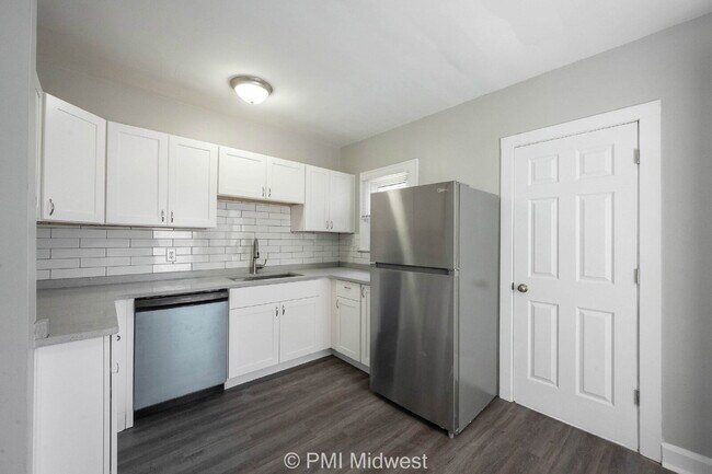 Building Photo - "Charming 3 Bedroom with Hardwood Floors i...