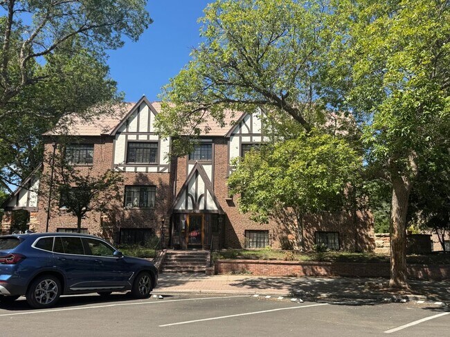 Building Photo - 2221 Kearney St