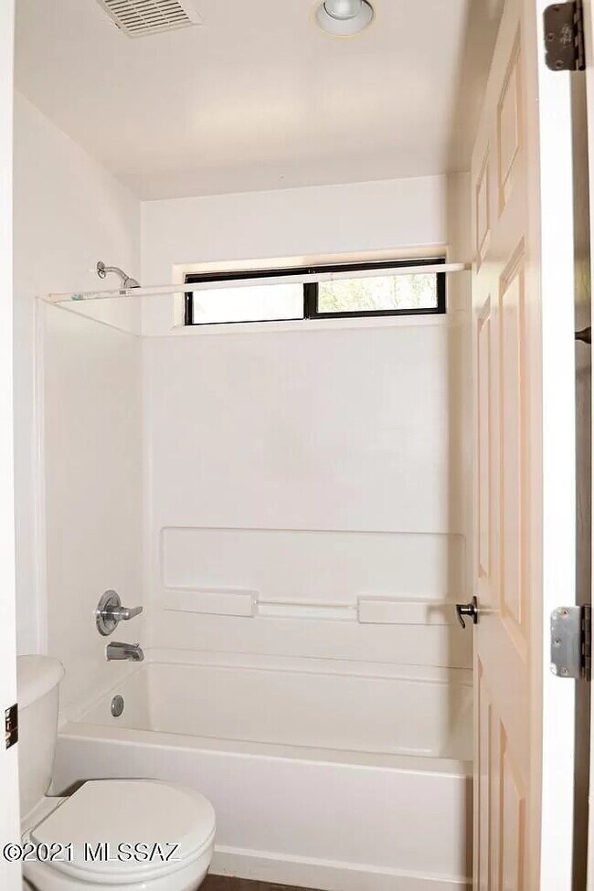 Building Photo - $1000 OFF Move in special!