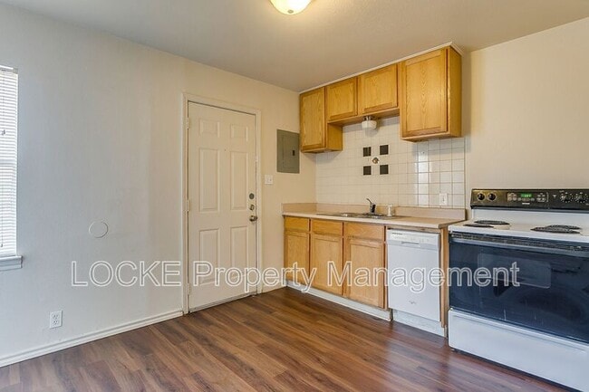 Building Photo - 3417 S University Dr