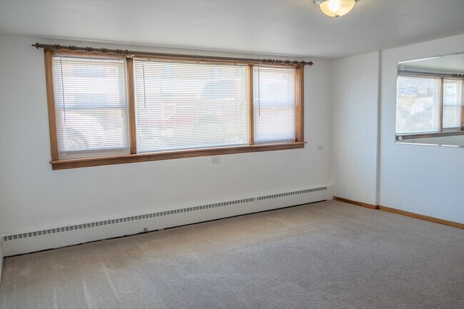 Building Photo - 5520 S Pulaski Rd