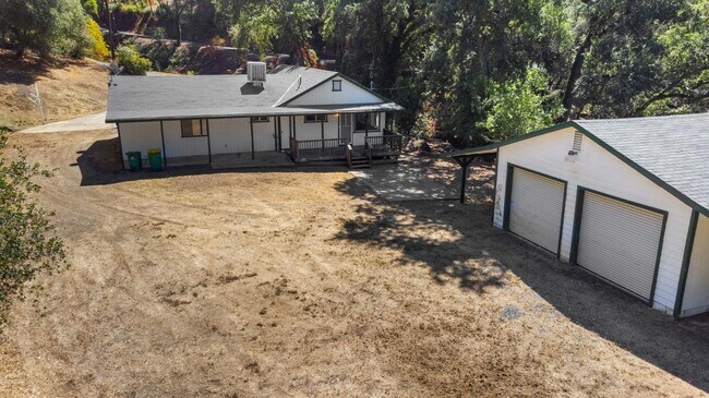 Building Photo - 5561 Thompson Hill Rd