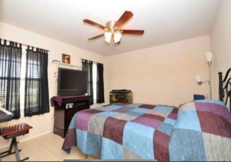 Building Photo - 9008 Gainsborough Dr