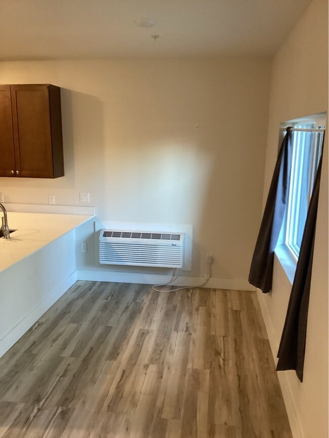 Building Photo - 2950 SW Coho St