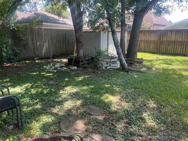 Building Photo - 3715 Latma Dr