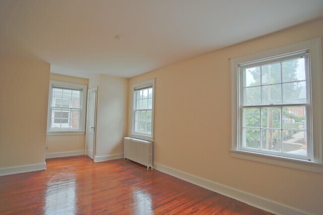 Building Photo - 8br Single Family Home on 14th St NW  (MIN...