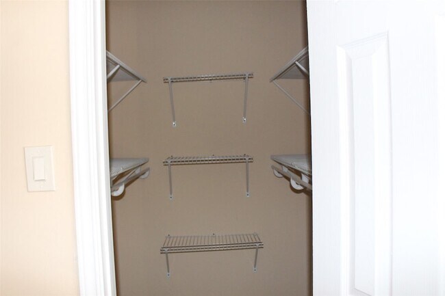 Building Photo - 16111 Aspenglenn Dr