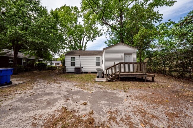 Building Photo - 3 Bedroom, 1 Bathroom Home in Dorchester Terrace - North Charleston