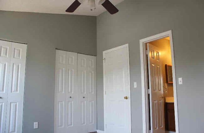 Building Photo - 8259 Golf Ridge Dr