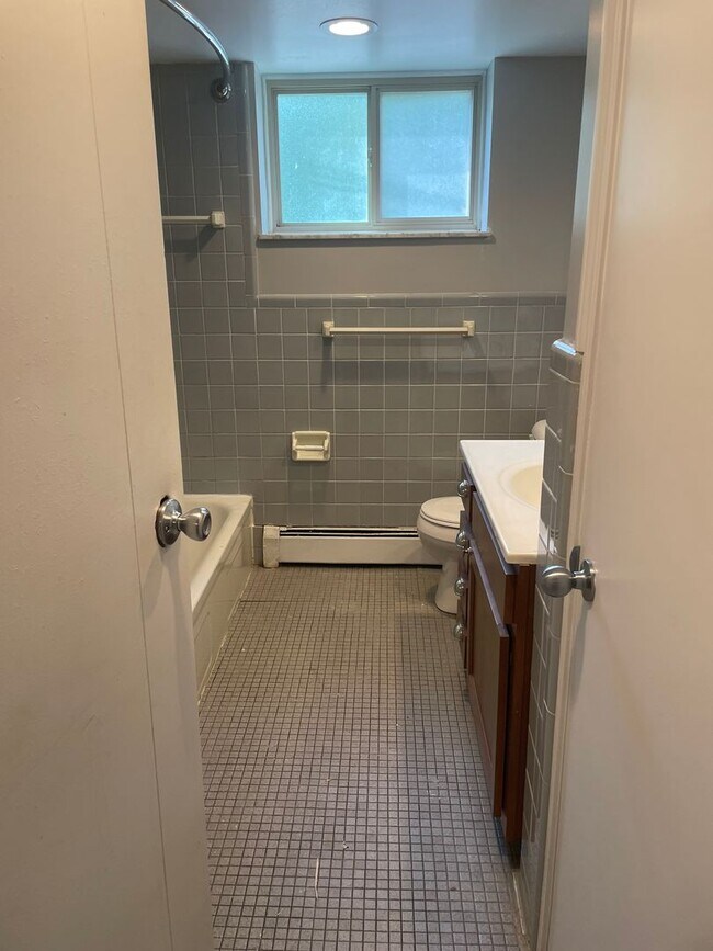 Building Photo - 539 Lowell Ave