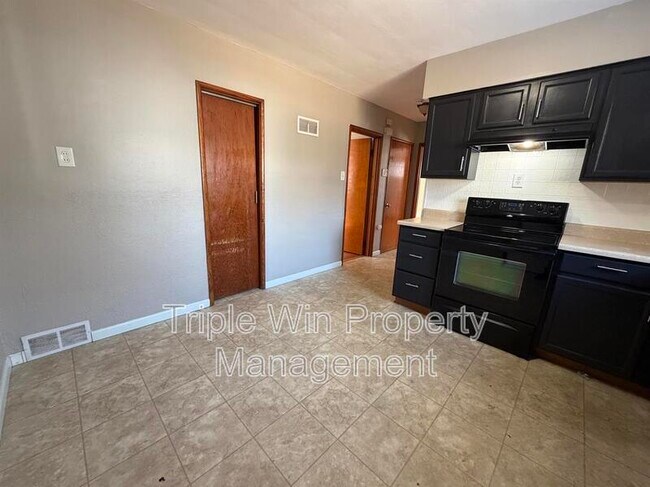 Building Photo - 8385 Latty Ave