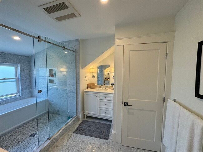 Building Photo - 32 Atherton Rd