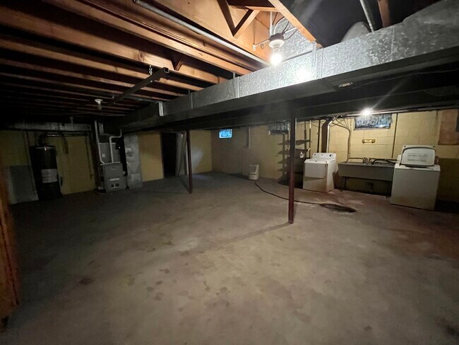 Building Photo - 2003 Lakeshore Dr