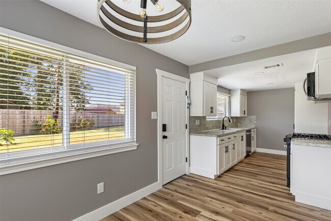 Building Photo - 24615 Shellbrook Dr