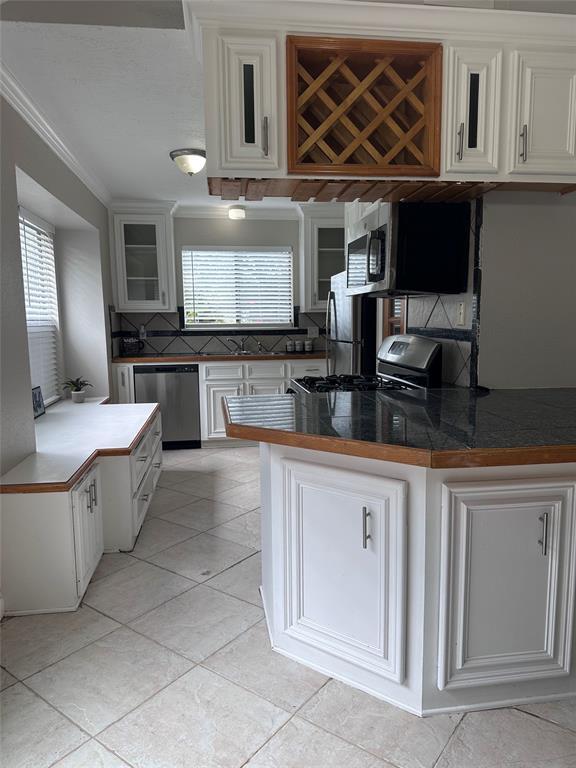 Building Photo - 5255 Beaverbrook Dr