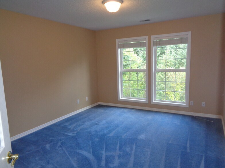 Building Photo - 17083 SW Arbutus Dr