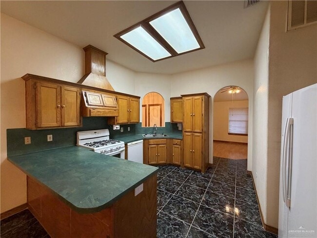 Building Photo - 25 Laurel Ave