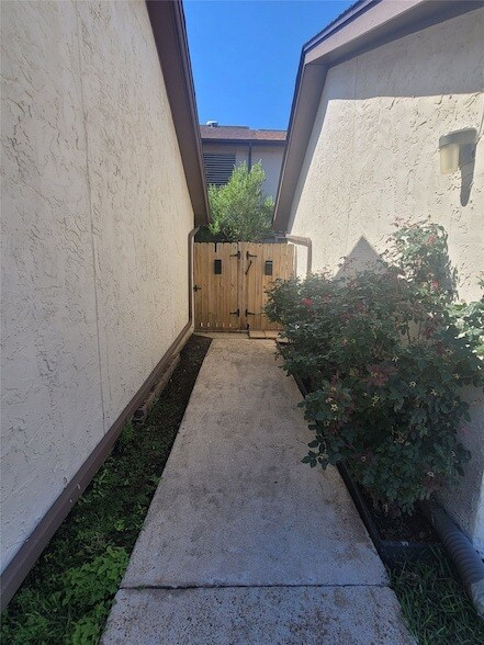 Building Photo - 7523 Beaudelaire Cir