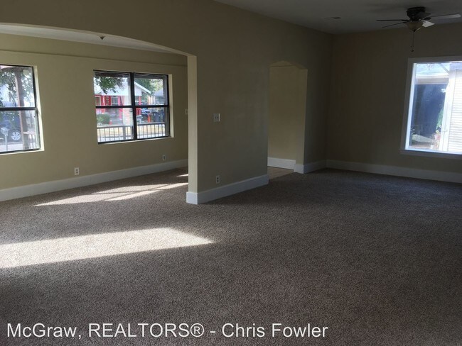Building Photo - 2 br, 1 bath House - 331 S. Xanthus Ave.