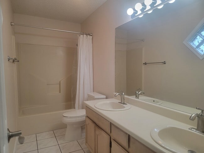 Building Photo - 702 Zebra Dr